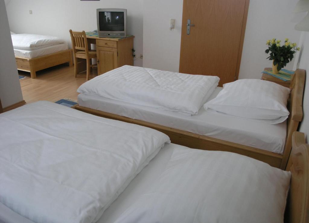 Landgasthof Und Hotel Forchhammer Pliening Room photo